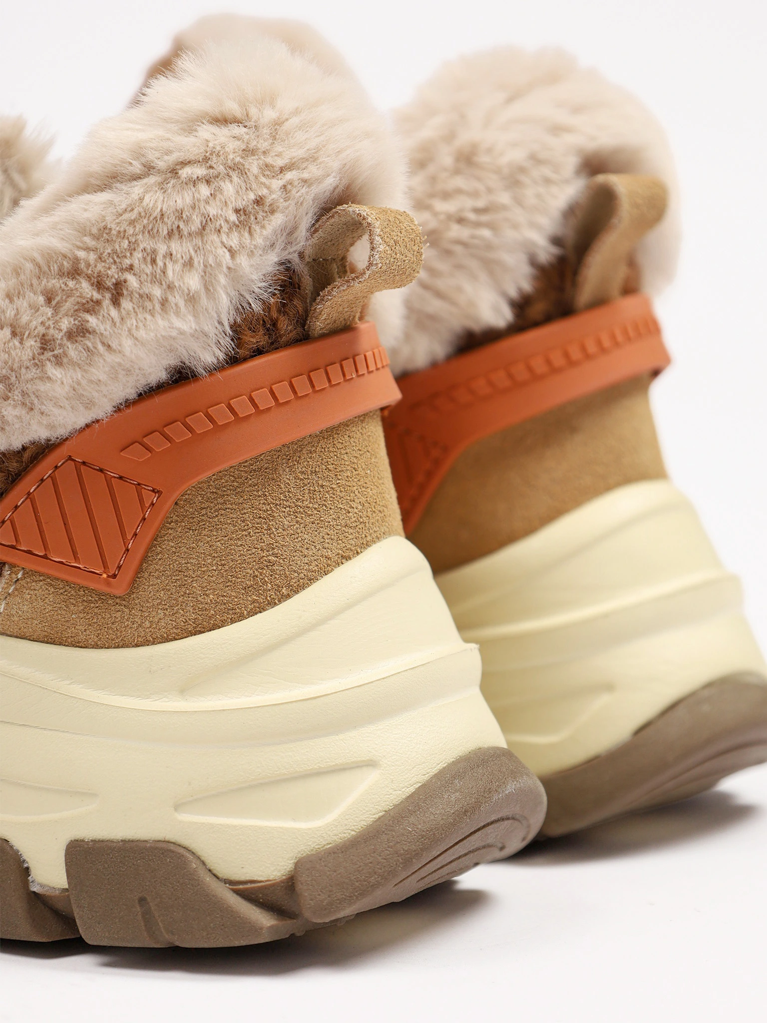 Кроссовки комбинированные с оторочкой мехом